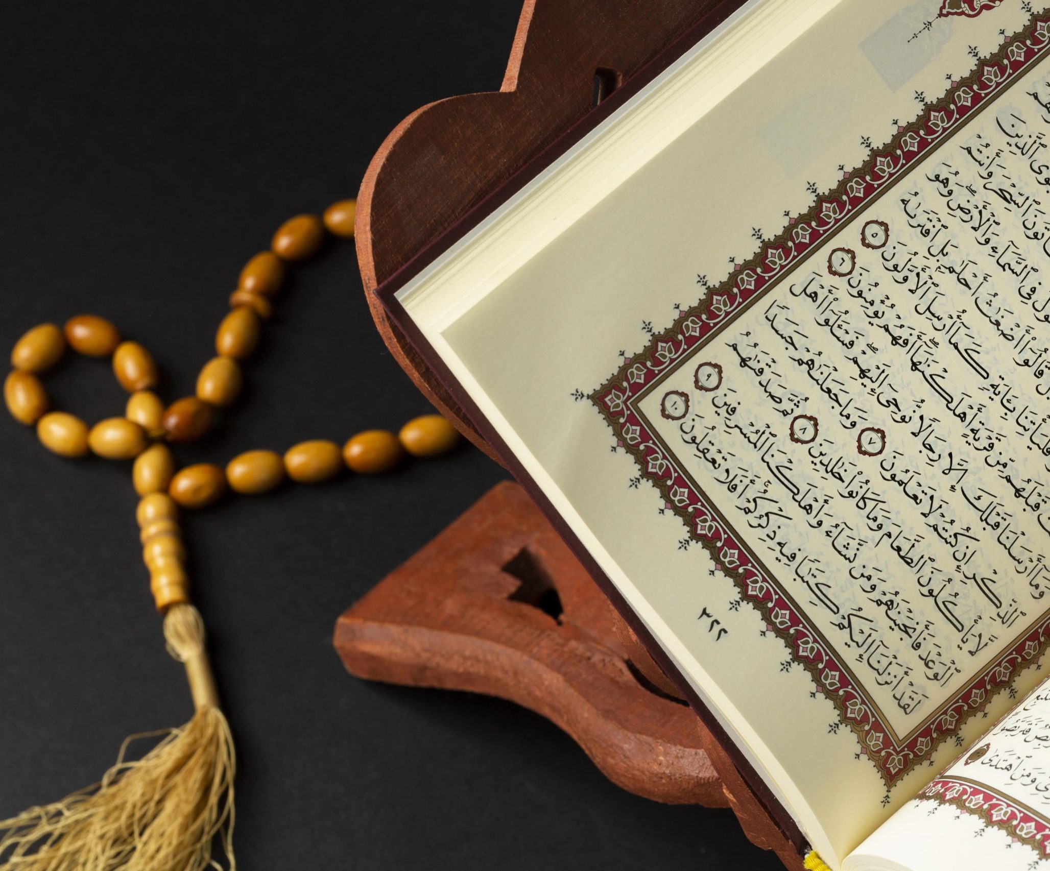 close-up-islamic-new-year-with-quran-book